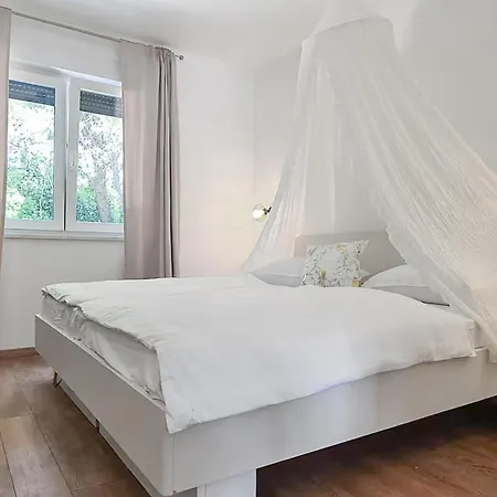 Holiday home Stunning In Pula